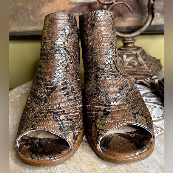 EUC Paul Green “Cayenne” in Platino/Sisal Snake Print Bootie. UK Sz 3.5/US 6 - Picture 7 of 16